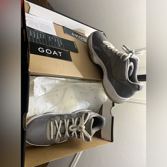 Air Jordan 11 Low - COOL GREY (2018) - Picture 8 of 11